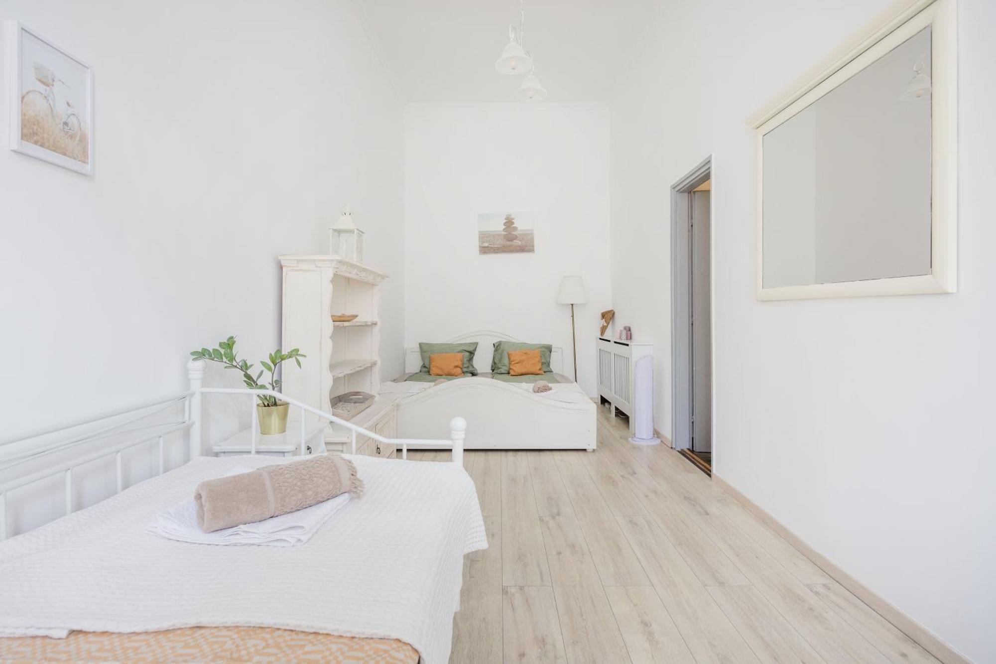 דירות בודפשט A Touch Of Provence And Pastels In The Centre מראה חיצוני תמונה