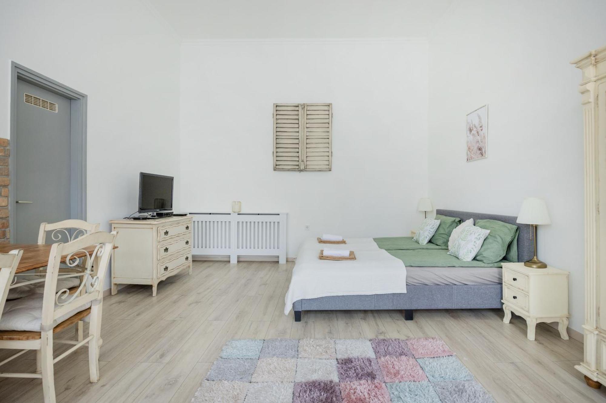 דירות בודפשט A Touch Of Provence And Pastels In The Centre מראה חיצוני תמונה