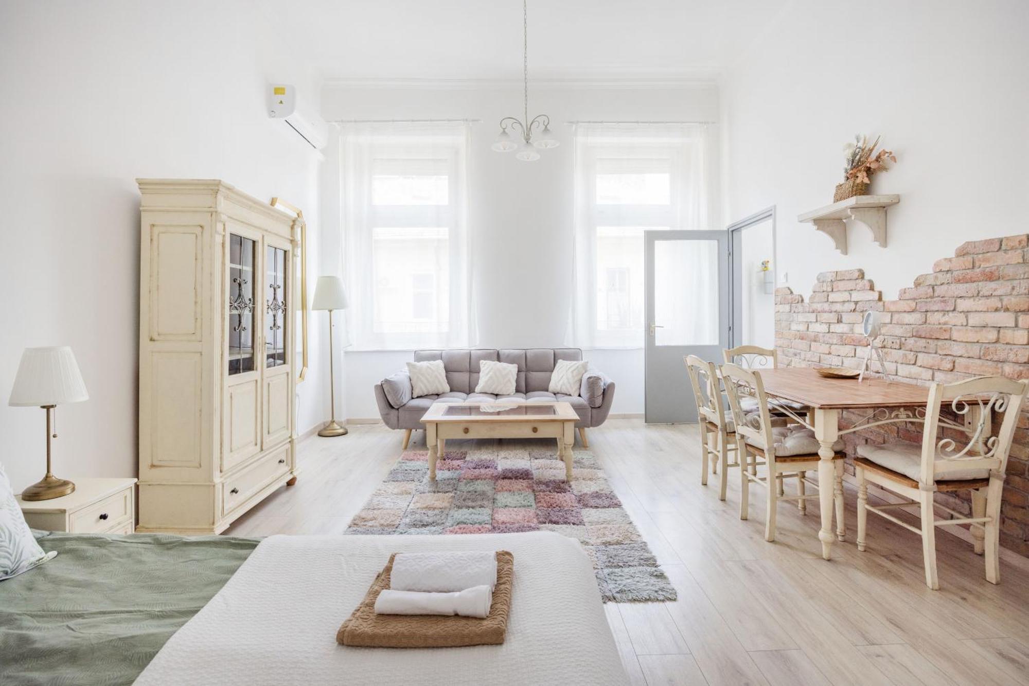 דירות בודפשט A Touch Of Provence And Pastels In The Centre מראה חיצוני תמונה